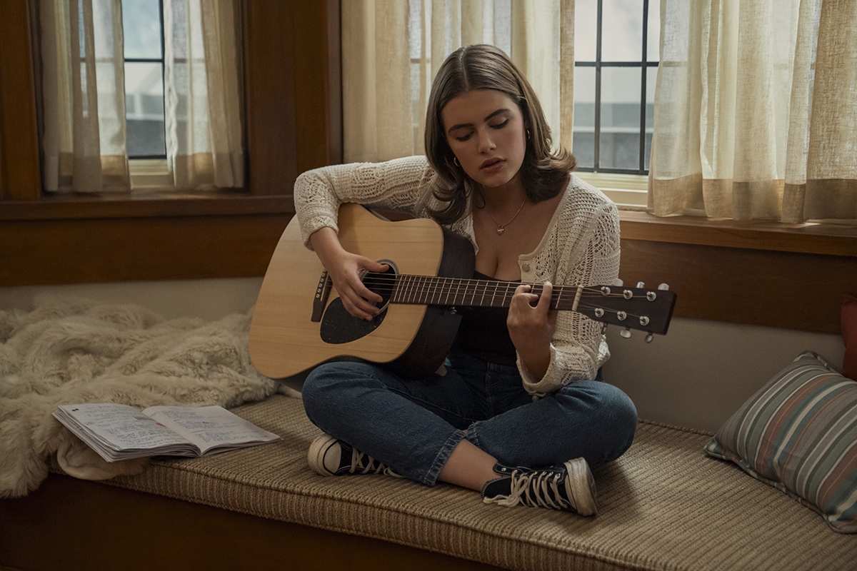 Hannah (Ella Bright) in OFF CAMPUS 
Photo: Liane Hentscher/ Prime
© AMAZON CONTENT SERVICES LLC